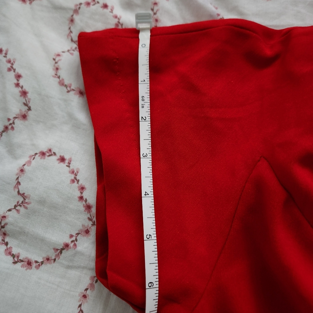 Beautiful red dress - Picture 8 of 9